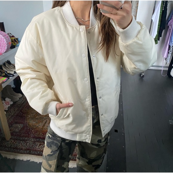 Size large off white bomber / varsity jacket - Picture 3 of 5